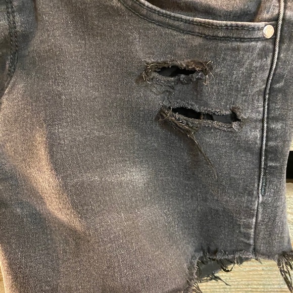 Guess Jean Shorts - Picture 7 of 8